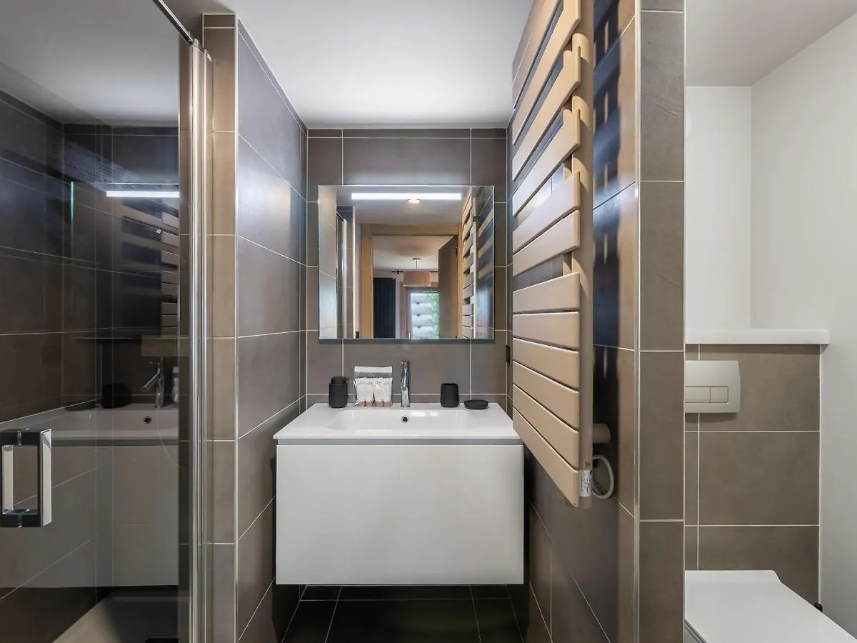 Appartement Avec Piscine, Salle De Sport Et Parking Couvert - Fr-1-569-105 Megève 0*,  Francia